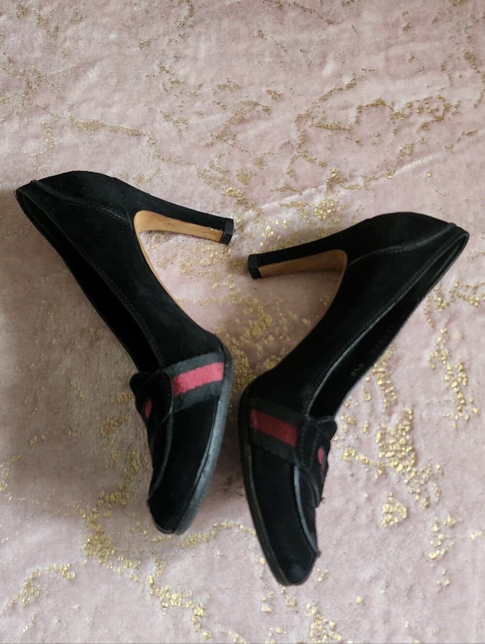 GUCCI | Black Accent Suede Pumps - Picture 3 of 16